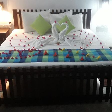 Butterfly Jewel Bed and Breakfast Unawatuna Eksteriør billede