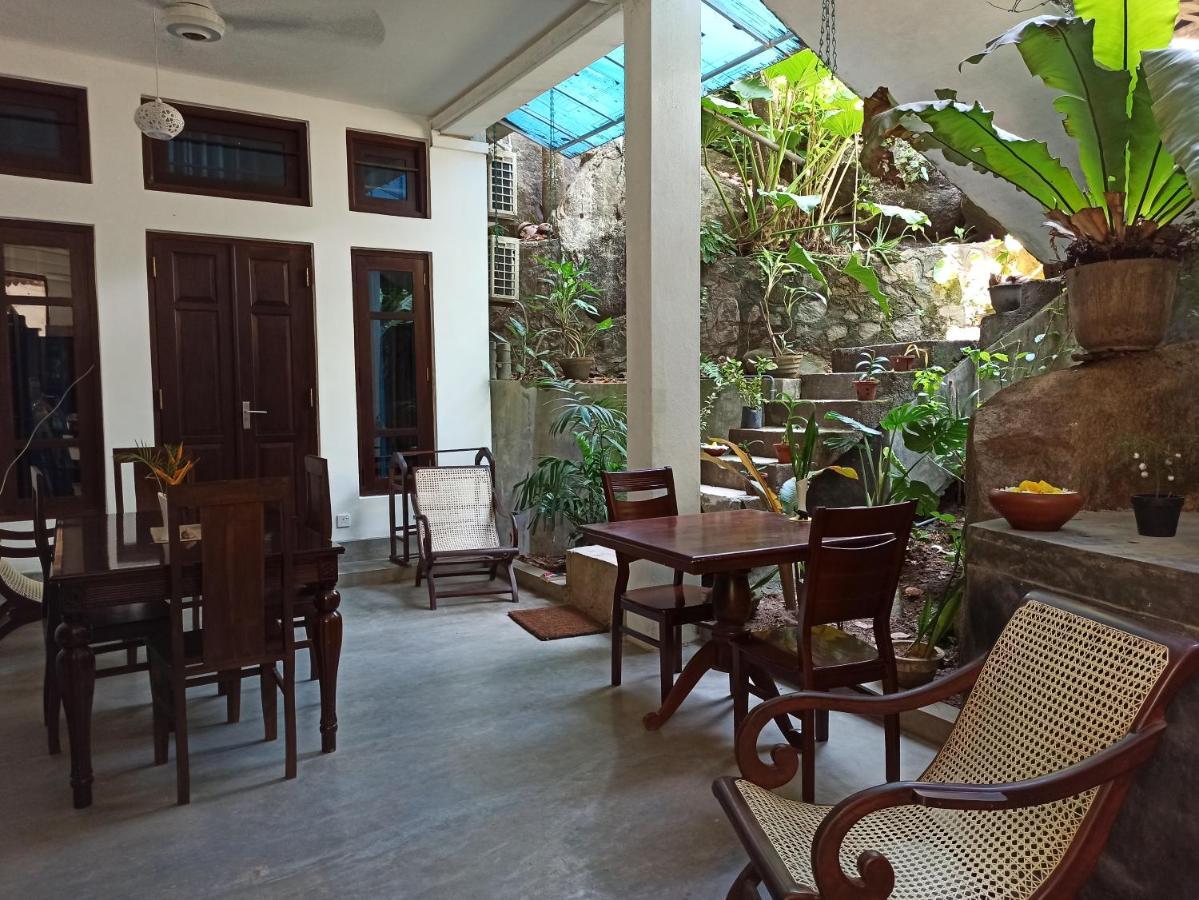 Butterfly Jewel Bed and Breakfast Unawatuna Eksteriør billede